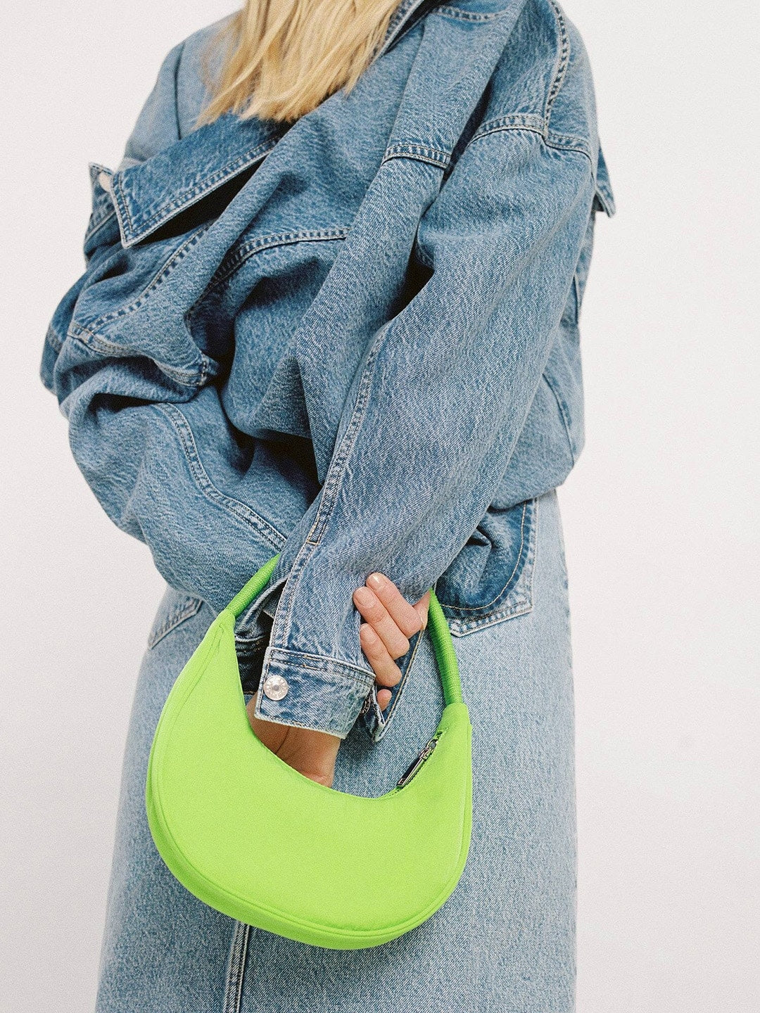 MANGO - Handbag - Half Moon Style Baguette Bag - Green - 267bb851-4384-4d7b-ac02-bf9335570a491668426330910-MANGO-Neon-Green-Solid-Half-Moon-Baguette-Bag-24716684263306-6