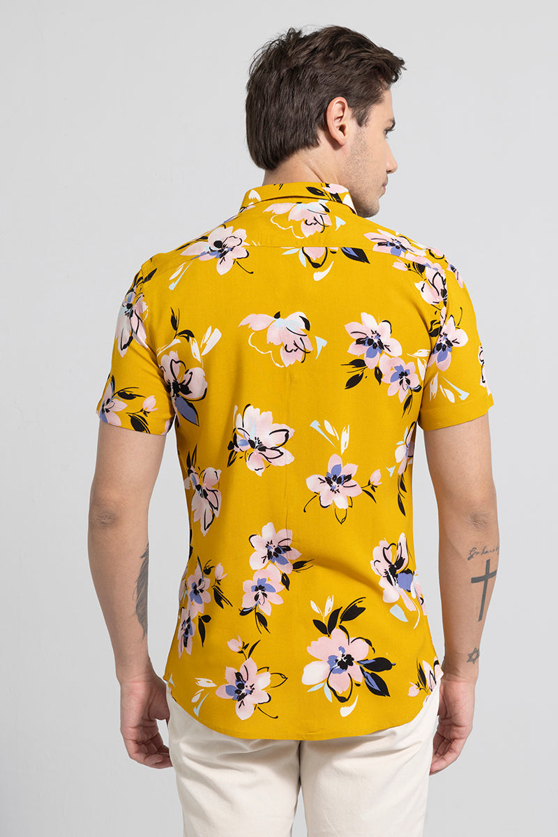 Snitch - Tshirts - Garden Viola Shirt - Yellow - Augusto_23rdFeb295_1800x1800_4b5f109b-b435-49e1-89e6-9bb2ebbb8bdc