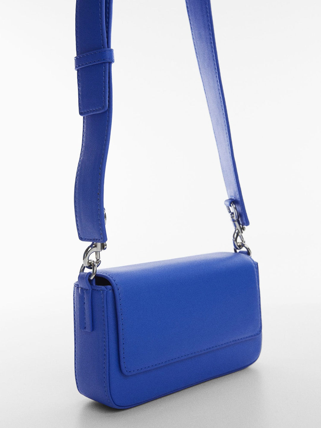 StarApps Demo Store V2 - - Cross Body Blue Sling Bag - - abe347d8-1a4b-4751-a80c-41ed857fedc21678864750788WalletsMANGOWomenTrousersMangoKidsGirlsShortsMangoKidsBoysHe2