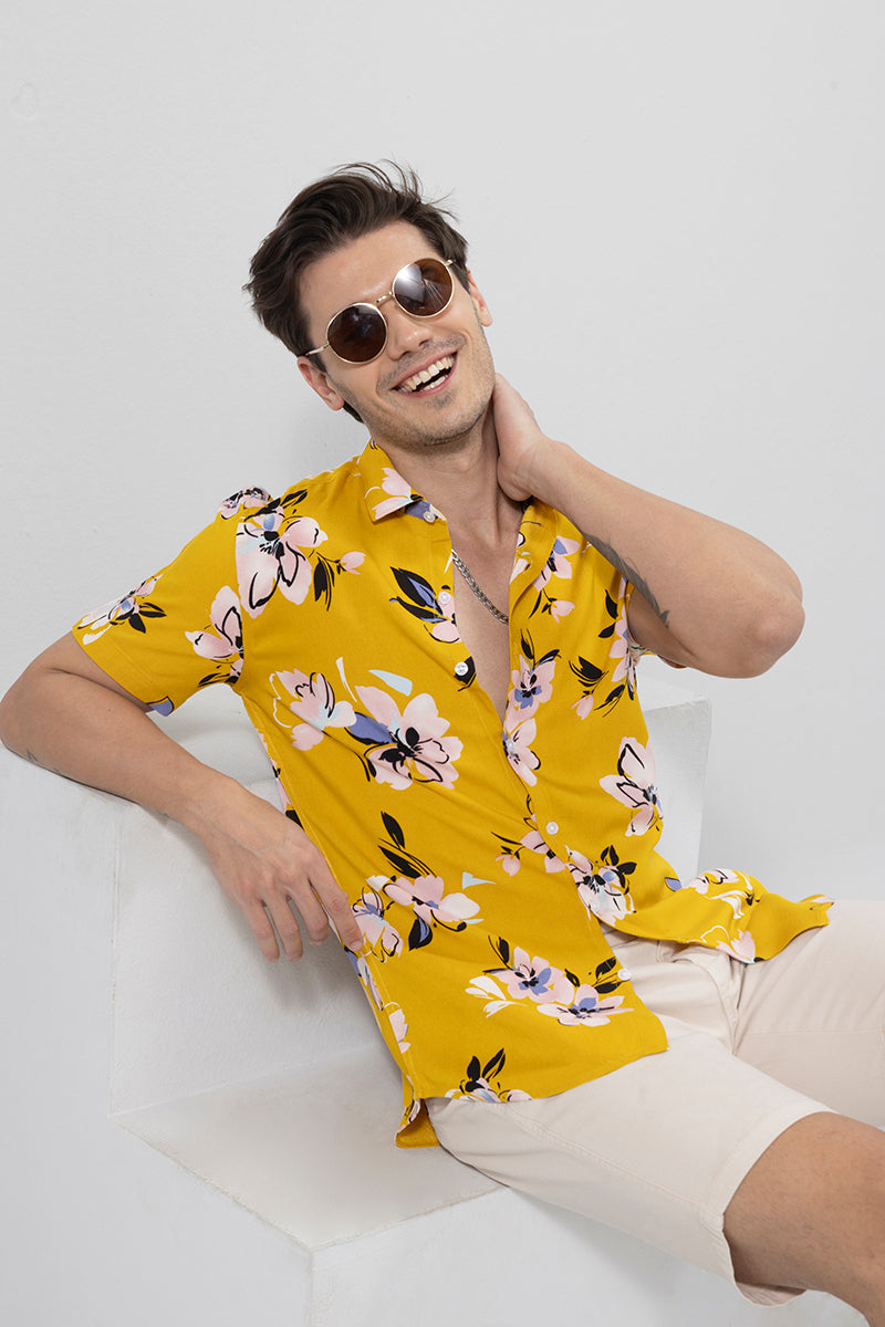Snitch - Tshirts - Garden Viola Shirt - Yellow - Augusto_23rdFeb332_1800x1800_02813a87-1c23-4695-804d-5a47bd37ec80